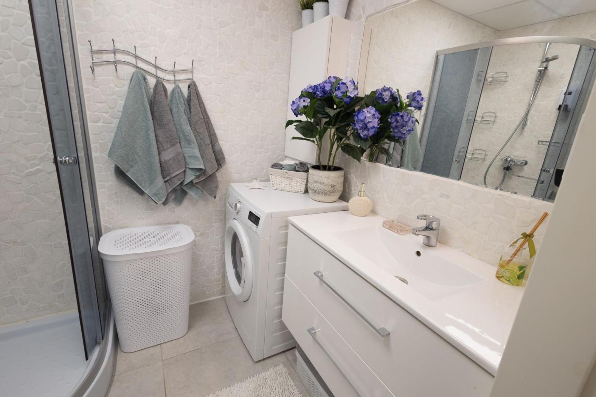 Stella'S Apartment - City Center - Free Secure Parking - Big Sun Terrace - Air Conditioning - Wifi - Tram To The Tallinn Bus Station And Old Town 외부 사진