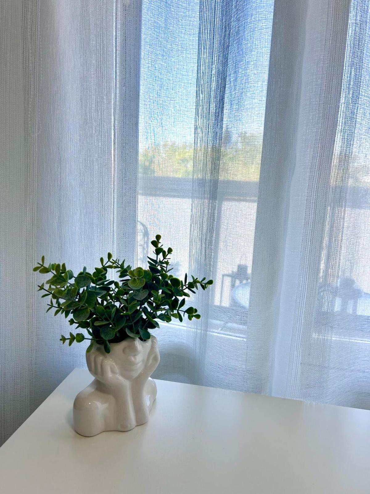 Stella'S Apartment - City Center - Free Secure Parking - Big Sun Terrace - Air Conditioning - Wifi - Tram To The Tallinn Bus Station And Old Town 외부 사진