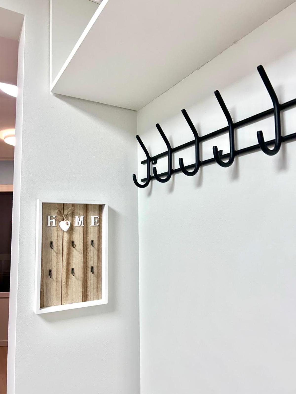 Stella'S Apartment - City Center - Free Secure Parking - Big Sun Terrace - Air Conditioning - Wifi - Tram To The Tallinn Bus Station And Old Town 외부 사진