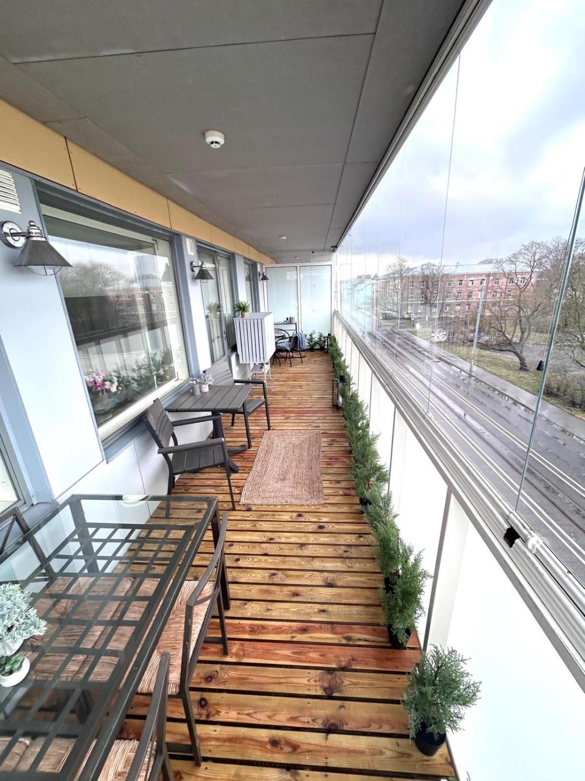 Stella'S Apartment - City Center - Free Secure Parking - Big Sun Terrace - Air Conditioning - Wifi - Tram To The Tallinn Bus Station And Old Town 외부 사진