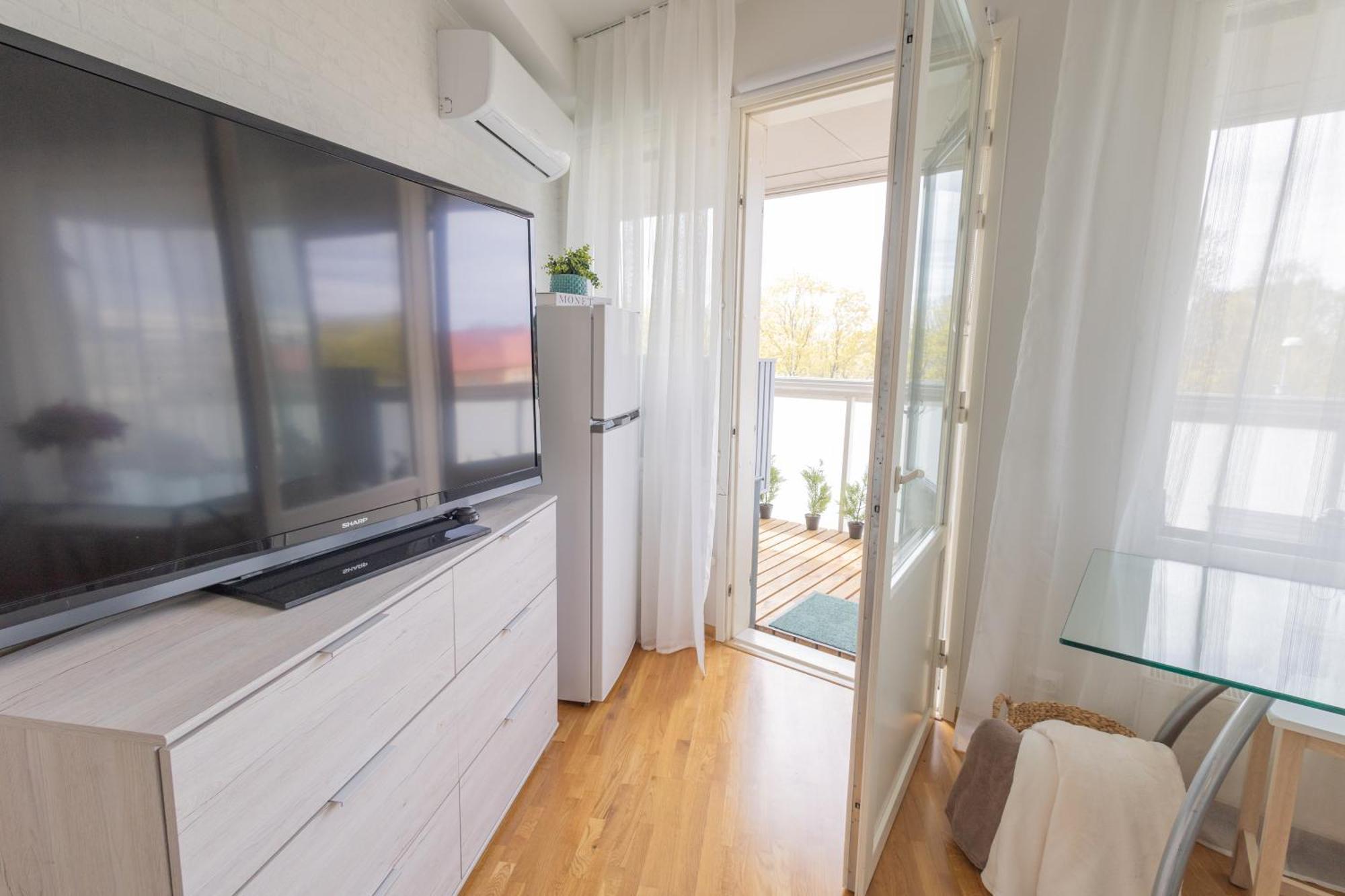 Stella'S Apartment - City Center - Free Secure Parking - Big Sun Terrace - Air Conditioning - Wifi - Tram To The Tallinn Bus Station And Old Town 외부 사진